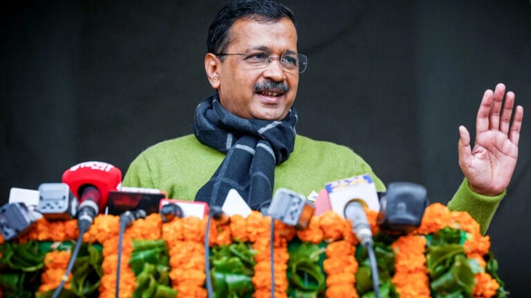 டெல்லியில் அரவிந்த் கெஜ்ரிவால் அதிர்ச்சி தோல்வி
