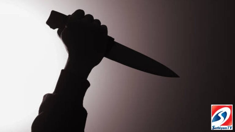 வகுப்பறையில் சக மாணவனை கத்தியால் குத்திய மற்றொரு மாணவன்