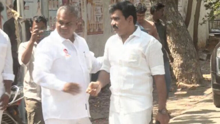 தவெக வில் இணையும் அதிமுகவின் முக்கிய பிரமுகர்