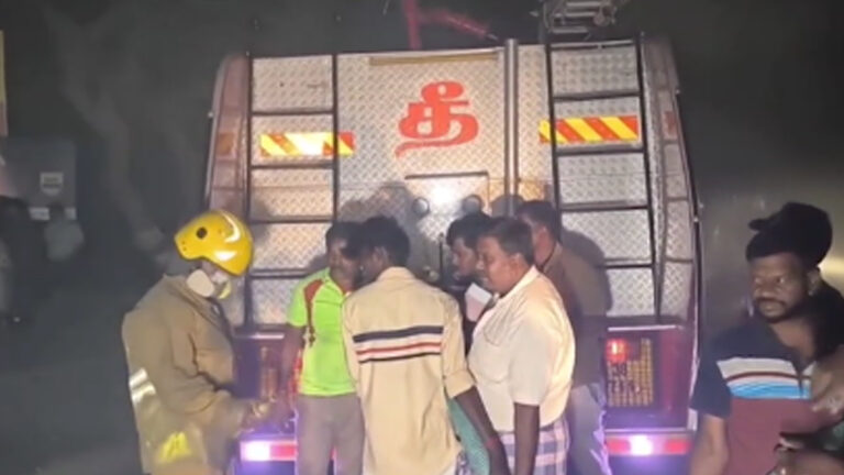 திருப்பூர் அருகே பெயிண்ட் கடையில் தீ விபத்து