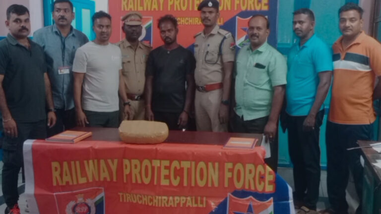 திருச்சி ரயில் நிலையத்தில் 2 கிலோ கஞ்சா வைத்திருந்த வட மாநில வாலிபர் கைது