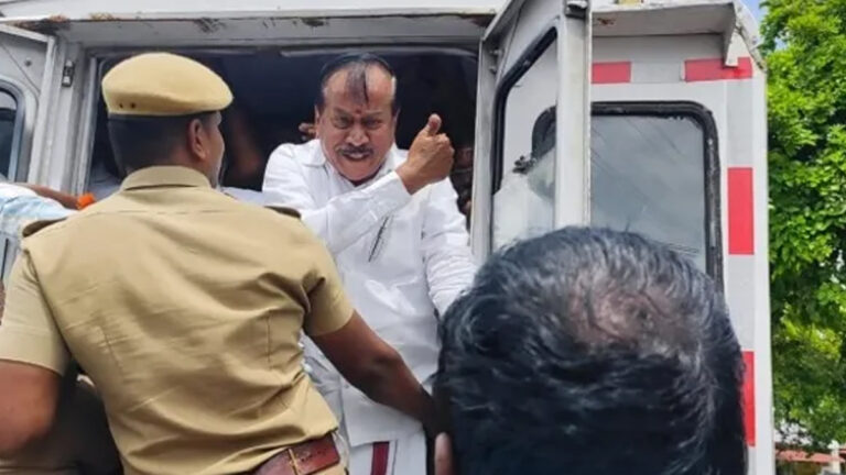 எச் ராஜா கைது – “நாய் ஏத்துற வண்டியில் நான் ஏறமாட்டேன்” என வாக்குவாதம்