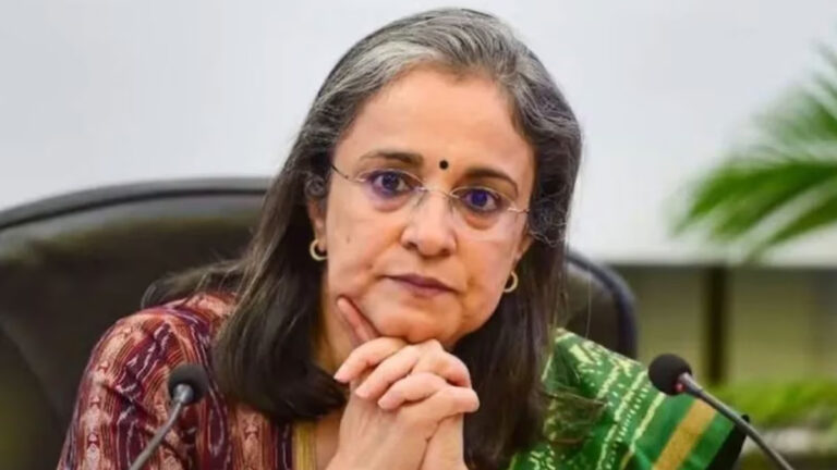 செபி முன்னாள் தலைவர் மீது நடவடிக்கை எடுக்க தடை