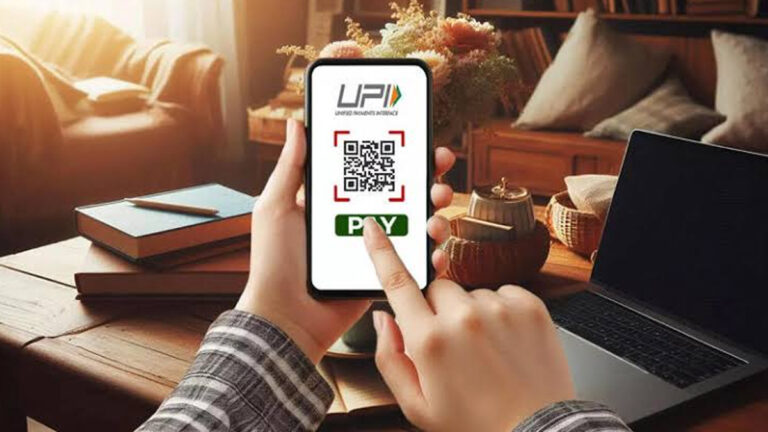 ரூ. 2000-க்கு மேற்பட்ட UPI பரிவர்த்தனைகளுக்கு இனிமேல் GSTடி-யா? மத்திய அரசு கொடுத்த அதிரடி விளக்கம்!