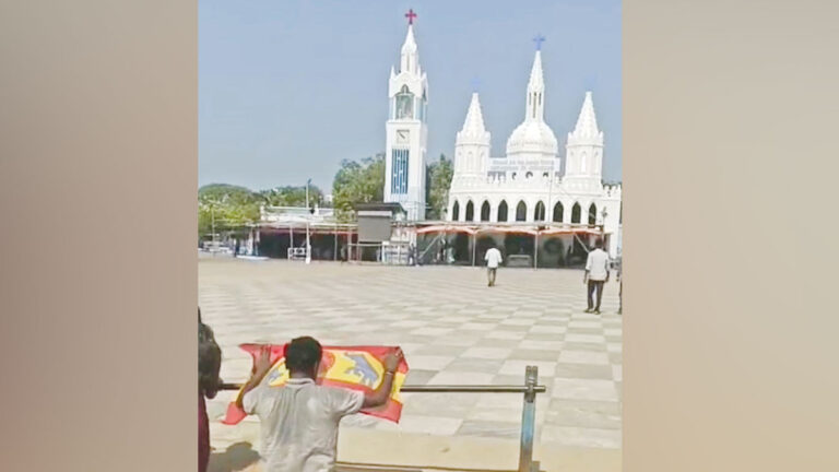 விஜய் முதலமைச்சராக வேண்டி வேளாங்கண்ணியில் வழிபாடு செய்த த.வெ.க. தொண்டர்