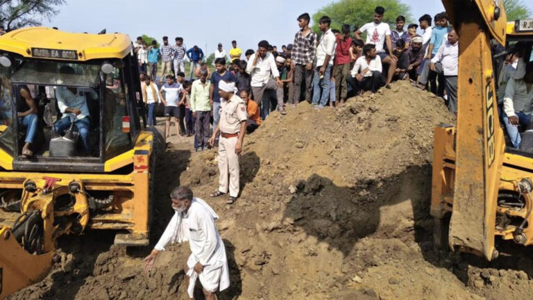 ராஜஸ்தானில் மண் திடீரென சரிந்து விழுந்ததில் 4 பேர் பலி
