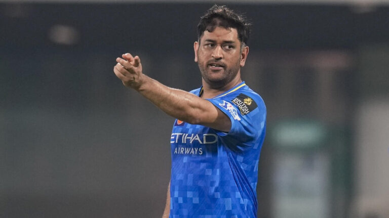 ”இதெல்லாம் உச்சகட்ட சுயநலம்” Dhoniக்கு எதிராக ‘பொங்கும்’ ரசிகர்கள்
