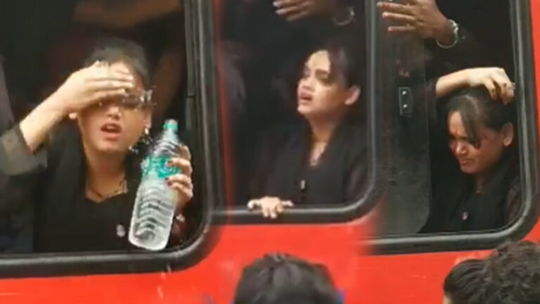 மனசாட்சியே இல்லையா? ரயிலுக்குள் மூச்சு விட முடியாமல் தவித்த பெண்! பதறவைக்கும் காட்சி!